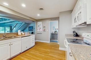 Queens Grant 762 - 1