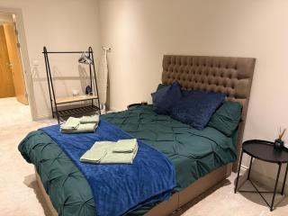 Centenary Netho - Leeds City Centre - 0