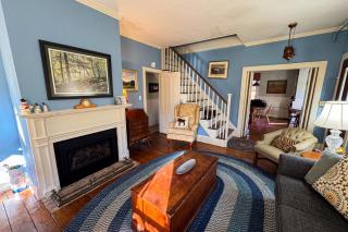 Vermont 1828 Reunion House - 4