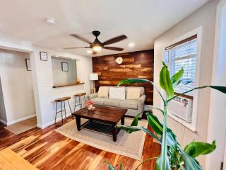 Ultra Modern - Entire 3 Bedroom Apartment - 5 min walk to the Beach - 1