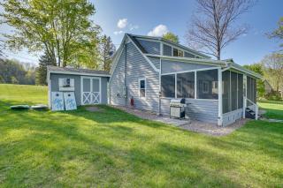 half Mi to Song Mtn Resort! All-Season Basecamp - 8