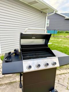 Cozy 3BR Retreat - Modern Finish & Great Location - 8