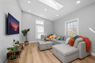 Cozy 3BR Retreat - Modern Finish & Great Location - 3