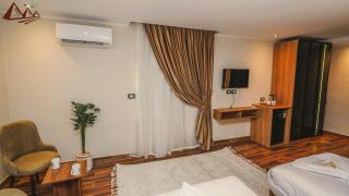 Tutankhamun Pyramids boutique - 3