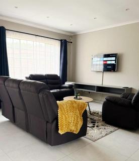 Saints Townhouse - 6