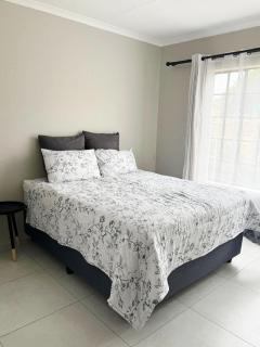 Saints Townhouse - 5