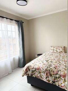 Saints Townhouse - 3