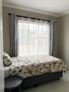 Saints Townhouse - 2