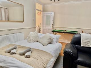 3 Bedrooms and SofaBed with Pool Table, Parking, Garden, WiFi, SmartTV - Pets Allowed - Londen - 5