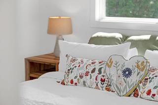 Evergreen Garden Wi-Fi available close to Nike Intel Hospital Downtown - 9