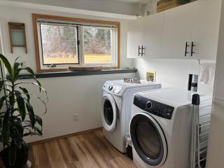 Amazing Views, Northern Lights, Stargazing Entire Guest Suite in Golden, BC Canada - 2