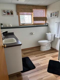 Amazing Views, Northern Lights, Stargazing Entire Guest Suite in Golden, BC Canada - 1