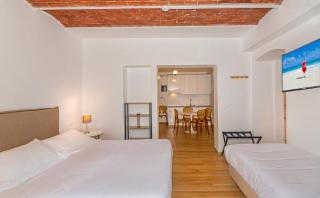 Tirreno Beachfront Apartments - 6