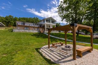 Great Location & Lake Views, Boat Slip - 2