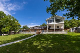 Great Location & Lake Views, Boat Slip - 8