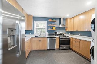 The Stoop On Spencer Drive - 6