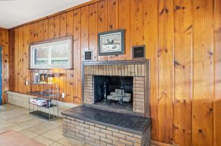 The Stoop On Spencer Drive - 1