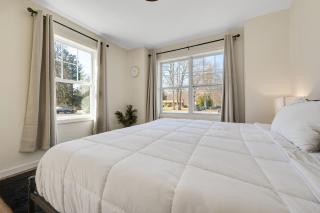 Elegant 2Story Bloomfield 3 Kings 2 Queens - 2