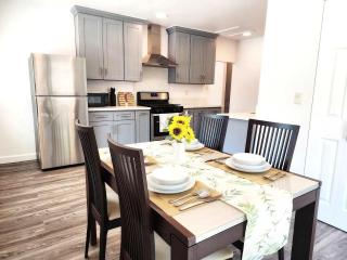 Modern Family Retreat Near Disneyland Pet-Friendly Yard & Views - 7