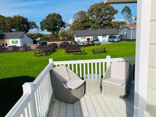 2 Bedroom Caravan FE12, Fairway, Sandown, Dog Friendly - 5