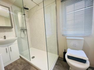 2 Bedroom Caravan FE12, Fairway, Sandown, Dog Friendly - 4