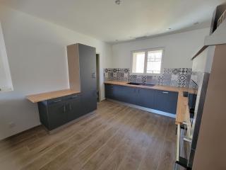 Jolie T4 rénové avec balcon-terrasse - 2