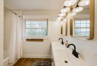 Craftsman home near Stadiums with stunning views - Seattle - 3