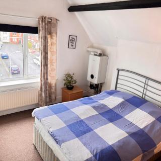 BUDGET APARTMENT - quiet, compact, FREE PARKING & WiFi easy access to Cardiff - LONG TERM OFFER! - 2