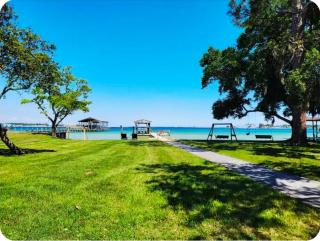 Luxury Beach Cottage With Private Beach - 9