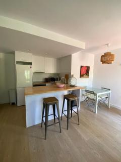 Bright apartment with terrace & sea view - 9