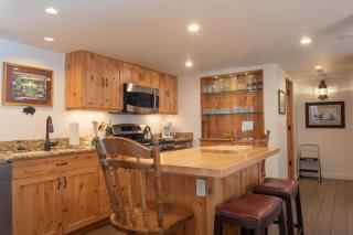 Crestview Condo 18 - 1