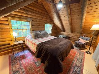 Above the Clouds Cozy Log Cabin at Noble Ridge - 7