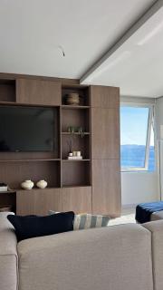 Spectacular oceanfront view for 8 people - 1