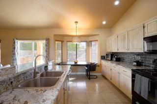 Scottsdale Oasis-Saltwater Pool & Putting Green - 2