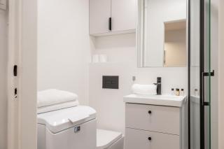 Studio Apartment with a City View | Metro Świętokrzyska - 2