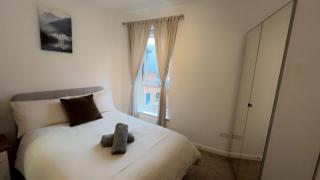 En-suite double room on riverside of Canada Water - 9