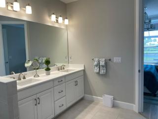 Executive Style Pool Home In Skye Ranch - 2