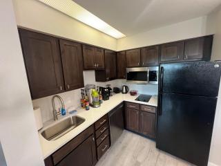 Free Shuttle To All Parks Shopping King & Queen - 1