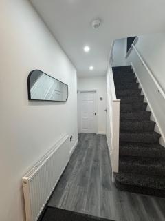 3 bedroom house sleeps 6 Discounts on long stays FreeParking Business free WiFi - 5