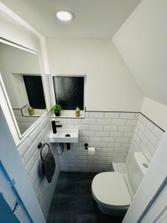 3 bedroom house sleeps 6 Discounts on long stays FreeParking Business free WiFi - 3