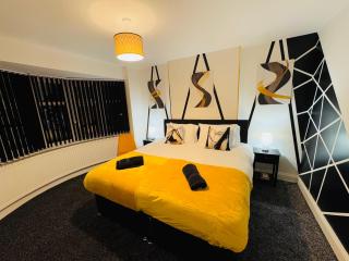 3 bedroom house sleeps 6 Discounts on long stays FreeParking Business free WiFi - 1