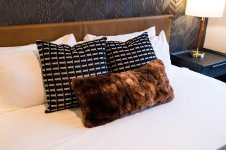 Misty-Odyssey-Mins to Broadway-Pool & Full Gym! - 9