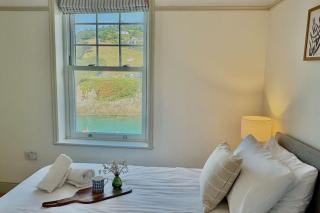 Beachfront Edwardian Villa with Stunning Sea Views - 4