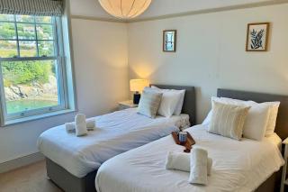 Beachfront Edwardian Villa with Stunning Sea Views - 3