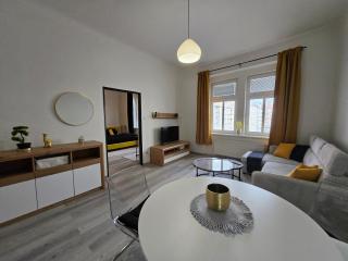 Golden 5-Person Apartment - 2 King Beds - Prag - 6