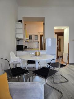 Golden 5-Person Apartment - 2 King Beds - Prag - 3