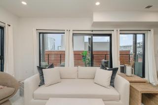 Hyve -Tropical Peach -Walk to Broadway - Pool&Gym! - 8