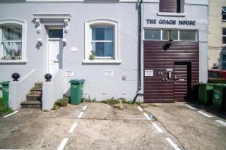 Charming 3 Bed Flat by Harbour - 8