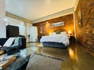 The Nook at Maboneng -24hr security, WiFi, cozy home - 5