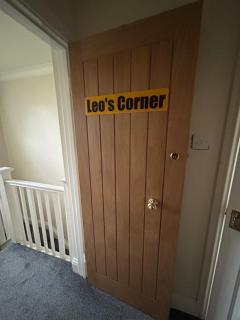 Eastcote 1st Floor Retreat 2 Bedroom Suite with Kitchen and Bathroom 2mins to Tube 20mins to Heathrow and Wembley 25mins Drive to Harry Potter World FREE PARKING - 8